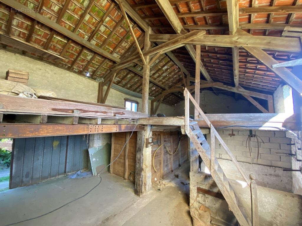 Maison à SAINT-CHRISTOLY-DE-BLAYE