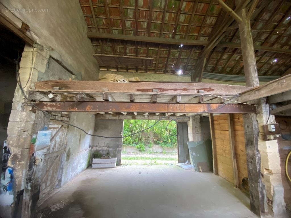 Maison à SAINT-CHRISTOLY-DE-BLAYE