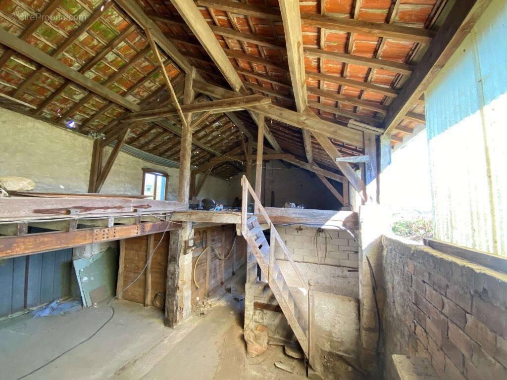 Maison à SAINT-CHRISTOLY-DE-BLAYE