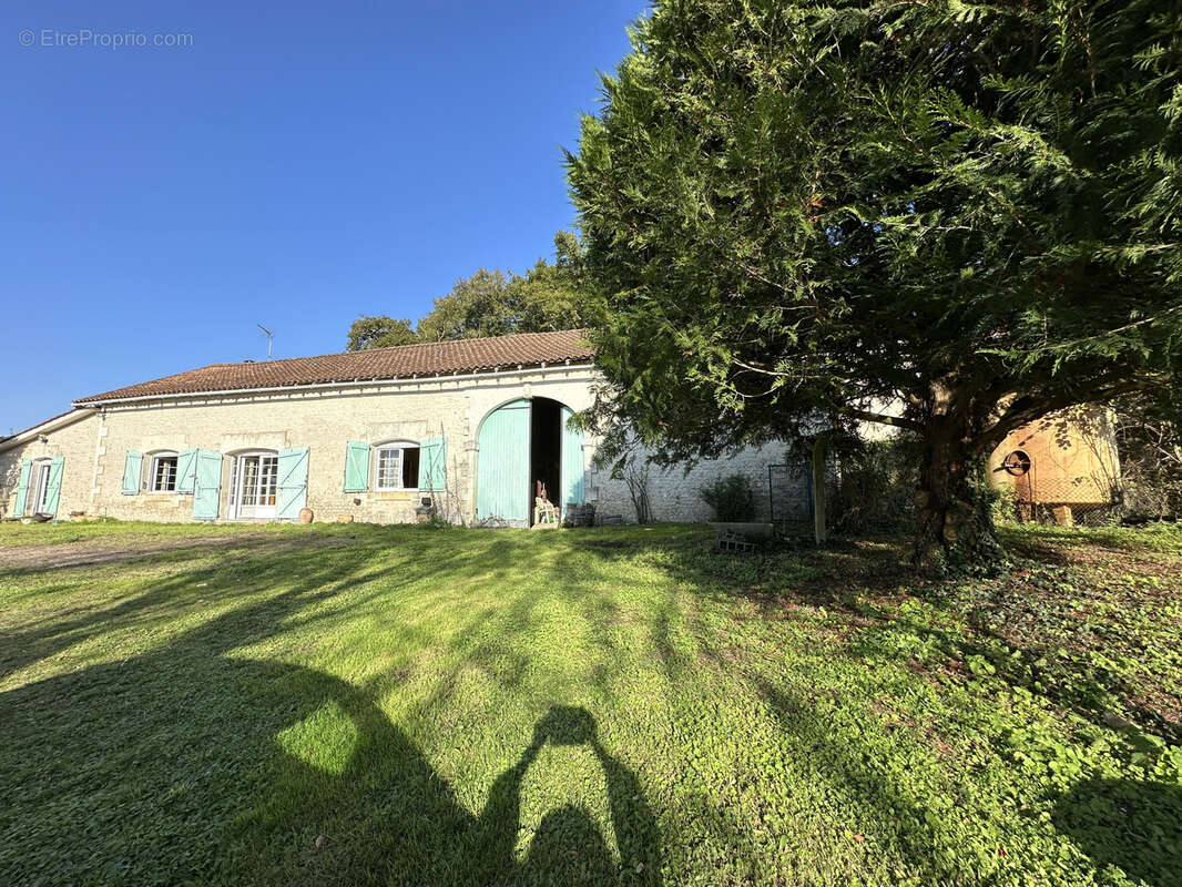 Maison à BRIE-SOUS-BARBEZIEUX