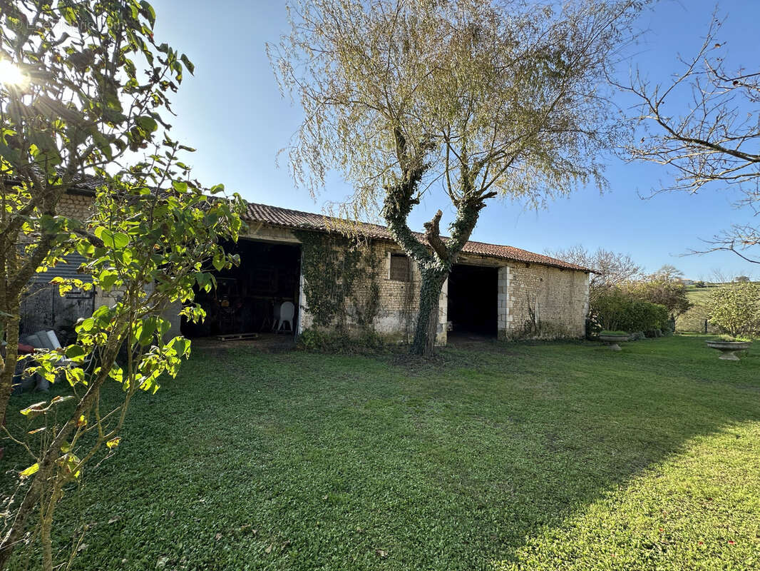Maison à BRIE-SOUS-BARBEZIEUX