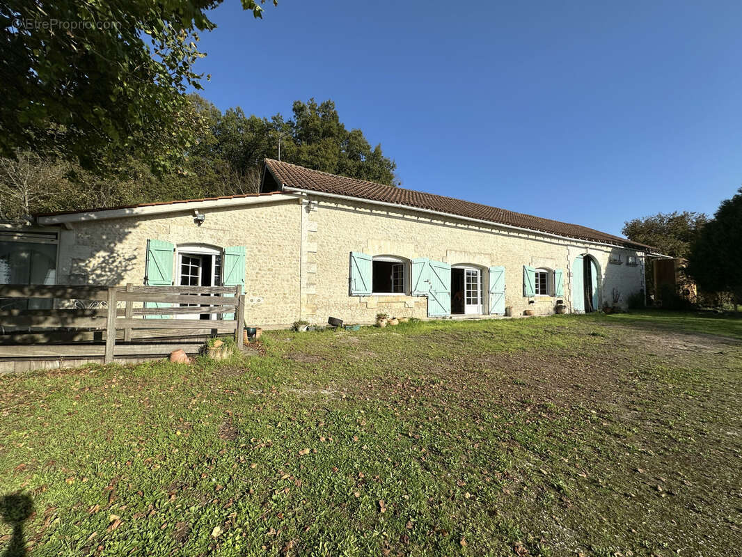 Maison à BRIE-SOUS-BARBEZIEUX