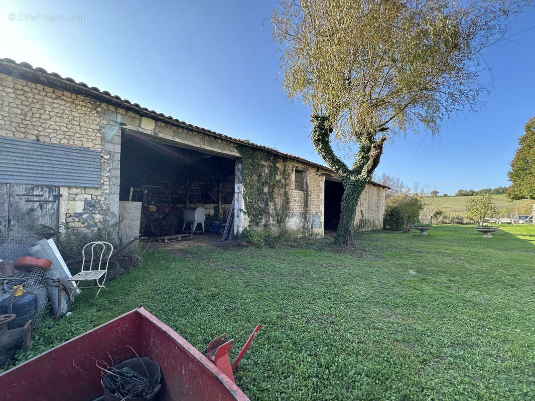 Maison à BRIE-SOUS-BARBEZIEUX