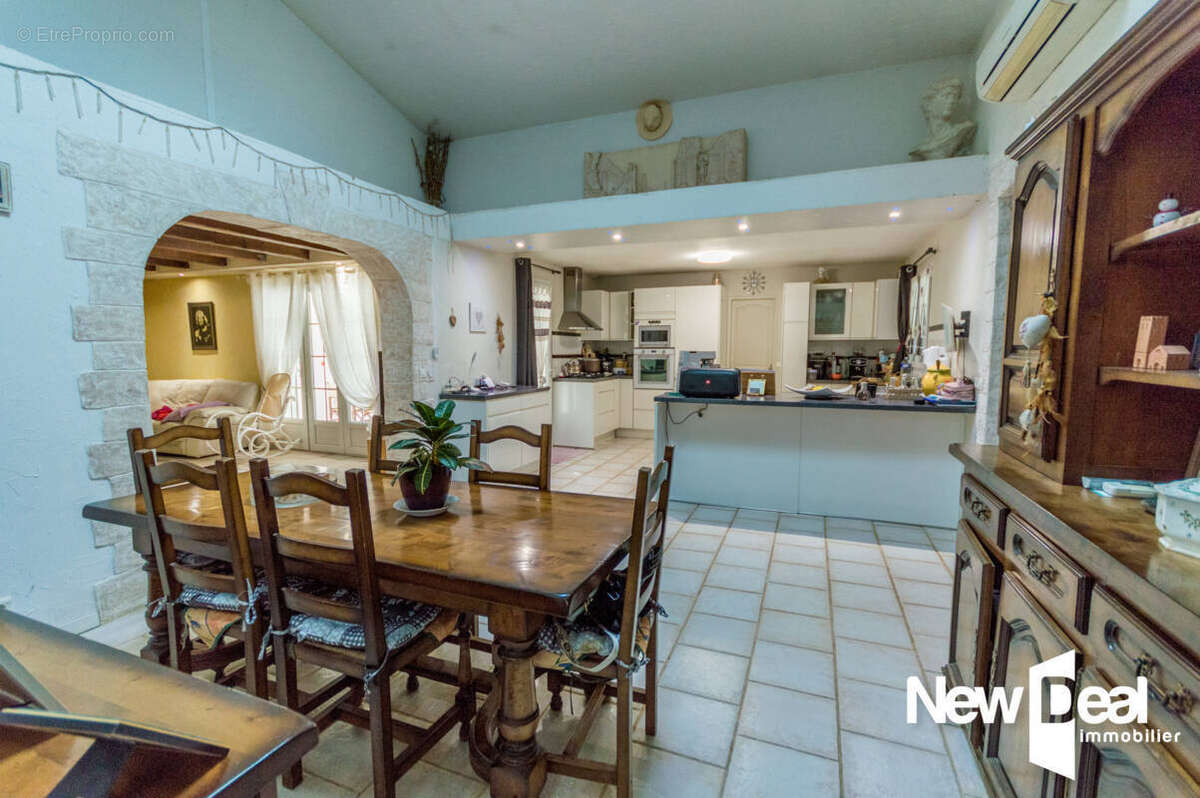 Maison à TOURRETTES