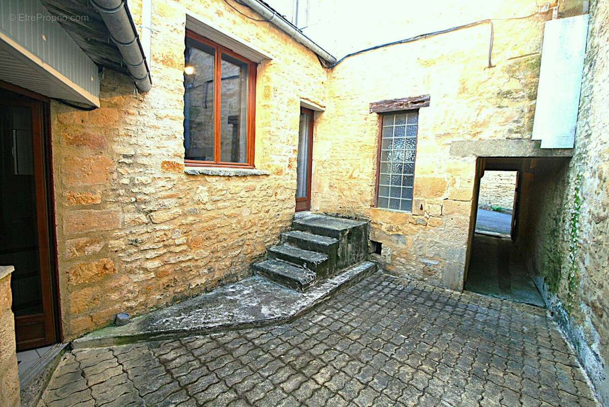 Maison à SALIGNAC-EYVIGUES