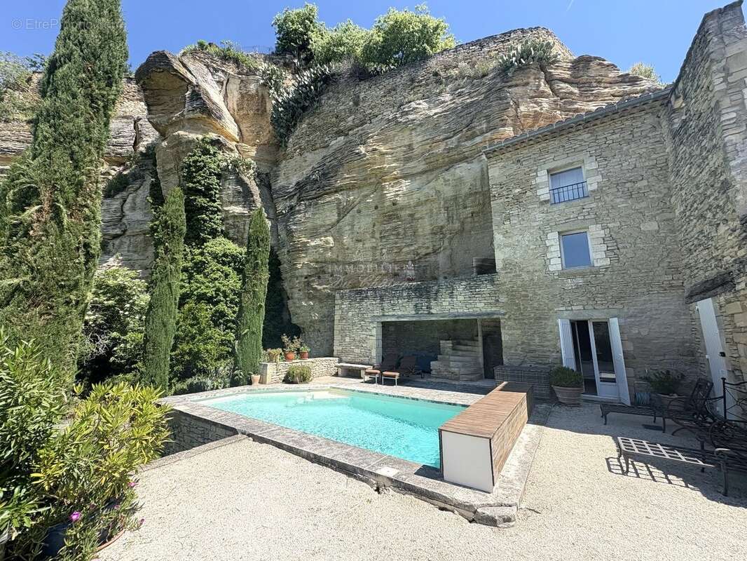 Maison à GORDES