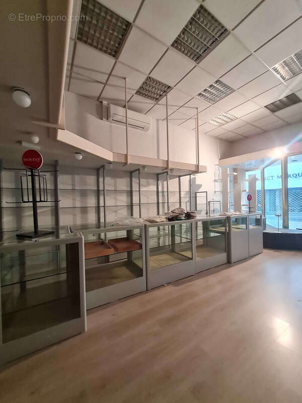 Commerce à TOURNON-SUR-RHONE