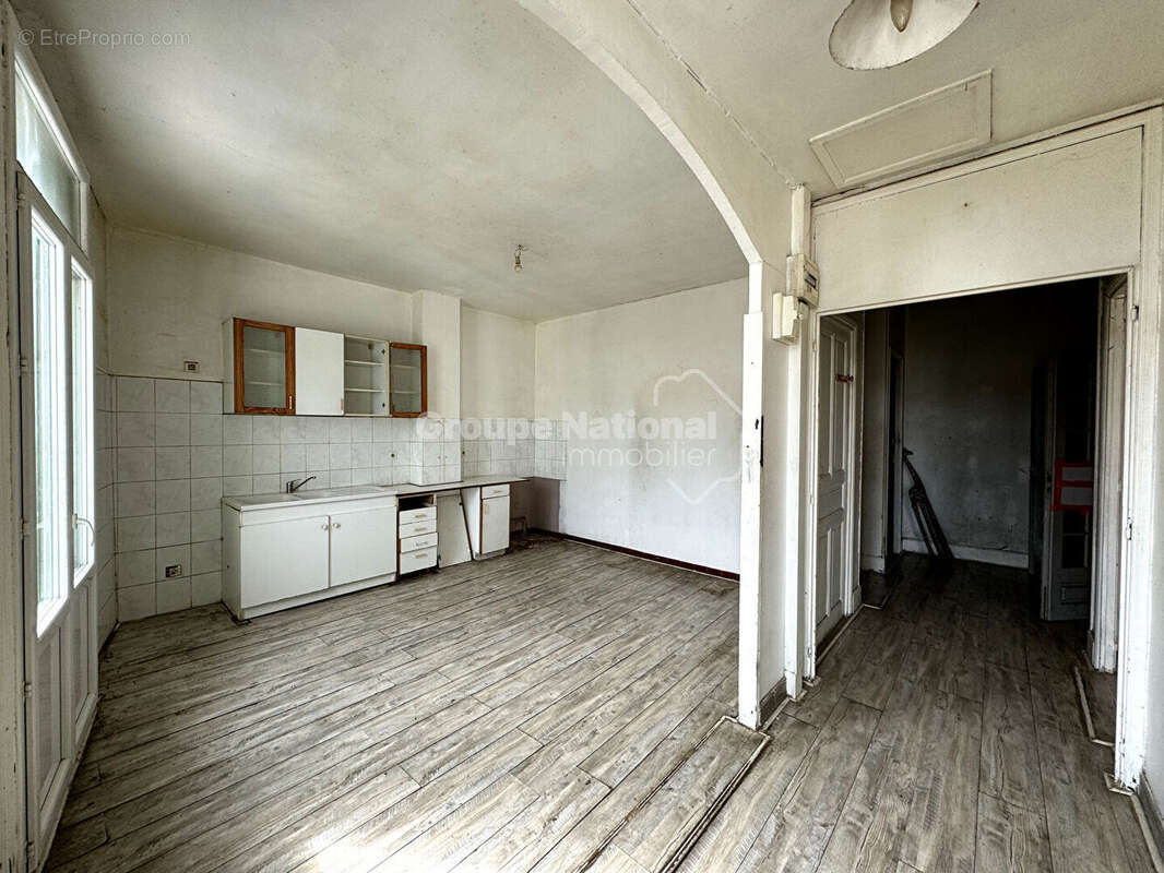 Appartement à LUNEL-VIEL