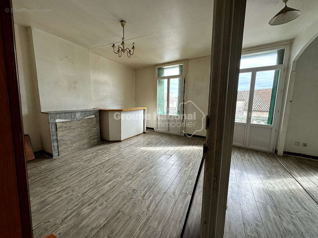 Appartement à LUNEL-VIEL