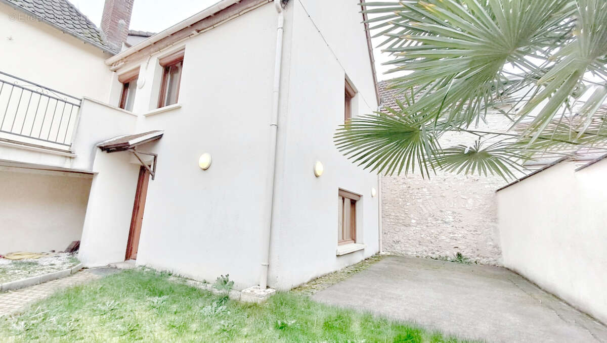 Maison à BENNECOURT