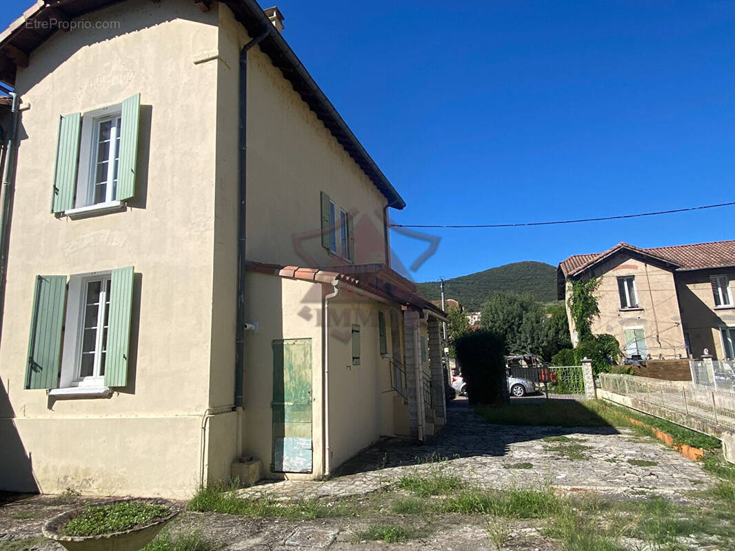 Maison à SAINT-JEAN-DE-VALERISCLE