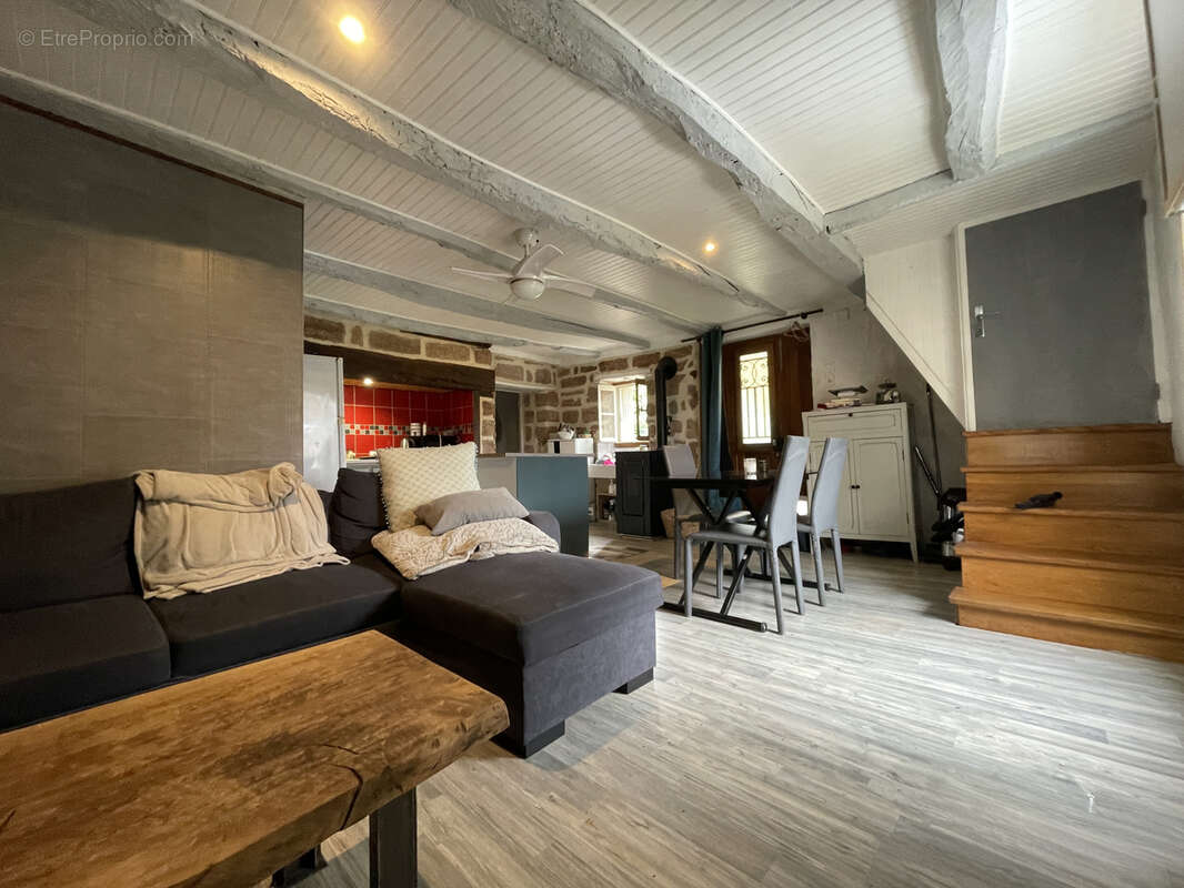 Maison à VARS-SUR-ROSEIX