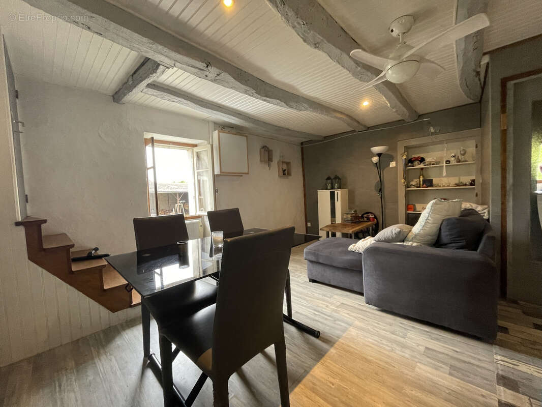 Maison à VARS-SUR-ROSEIX