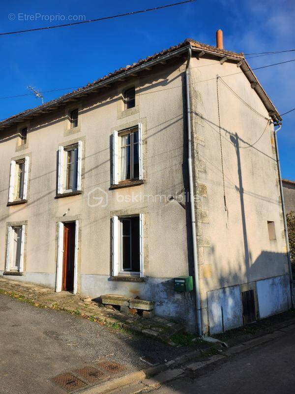Maison à CURZAY-SUR-VONNE