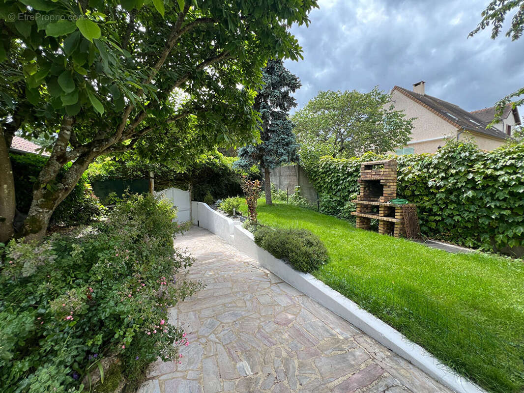 Maison à MONTFORT-L&#039;AMAURY