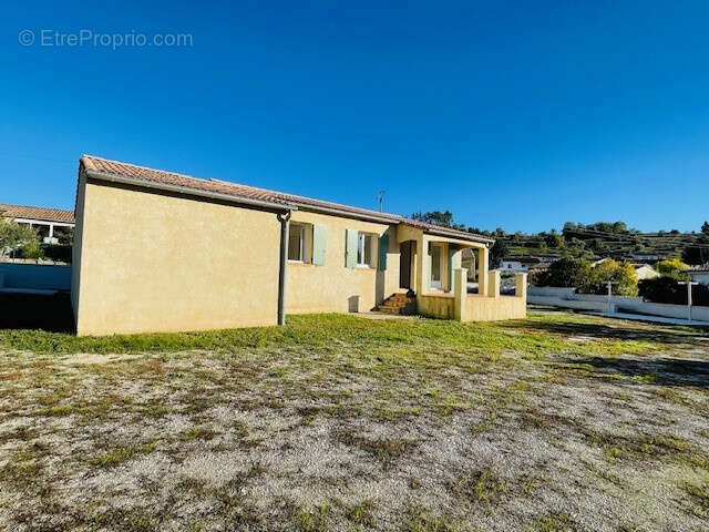 Maison à SAINT-BRES