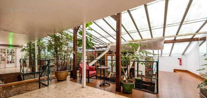 Commerce à PARIS-11E