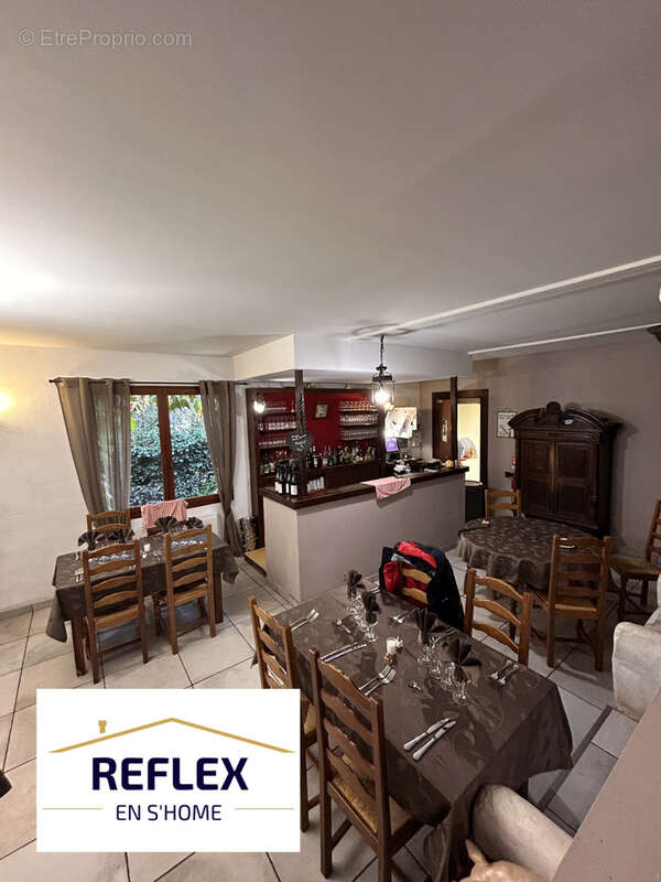 Commerce à AUTHUILLE