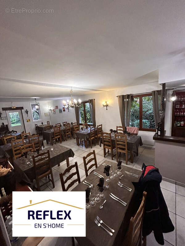 Commerce à AUTHUILLE