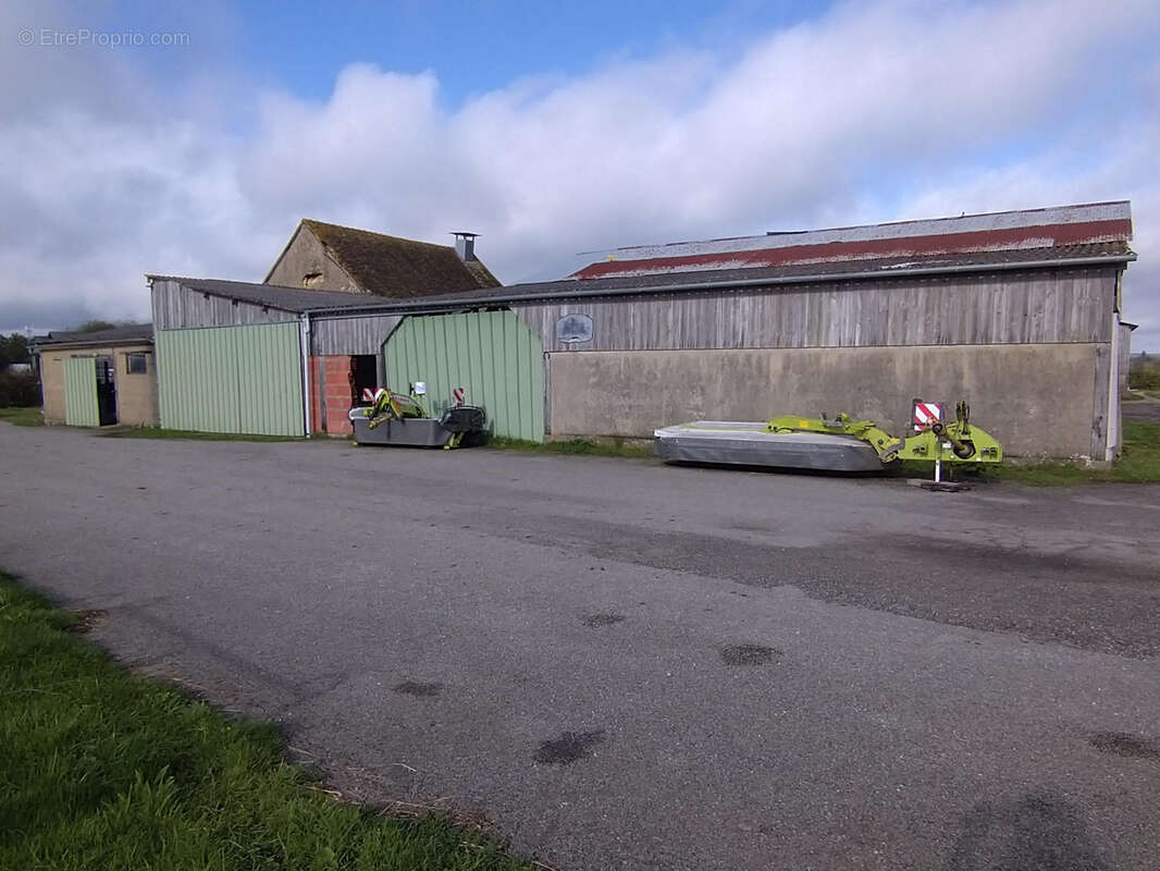 Maison à VILLAINES-LA-CARELLE