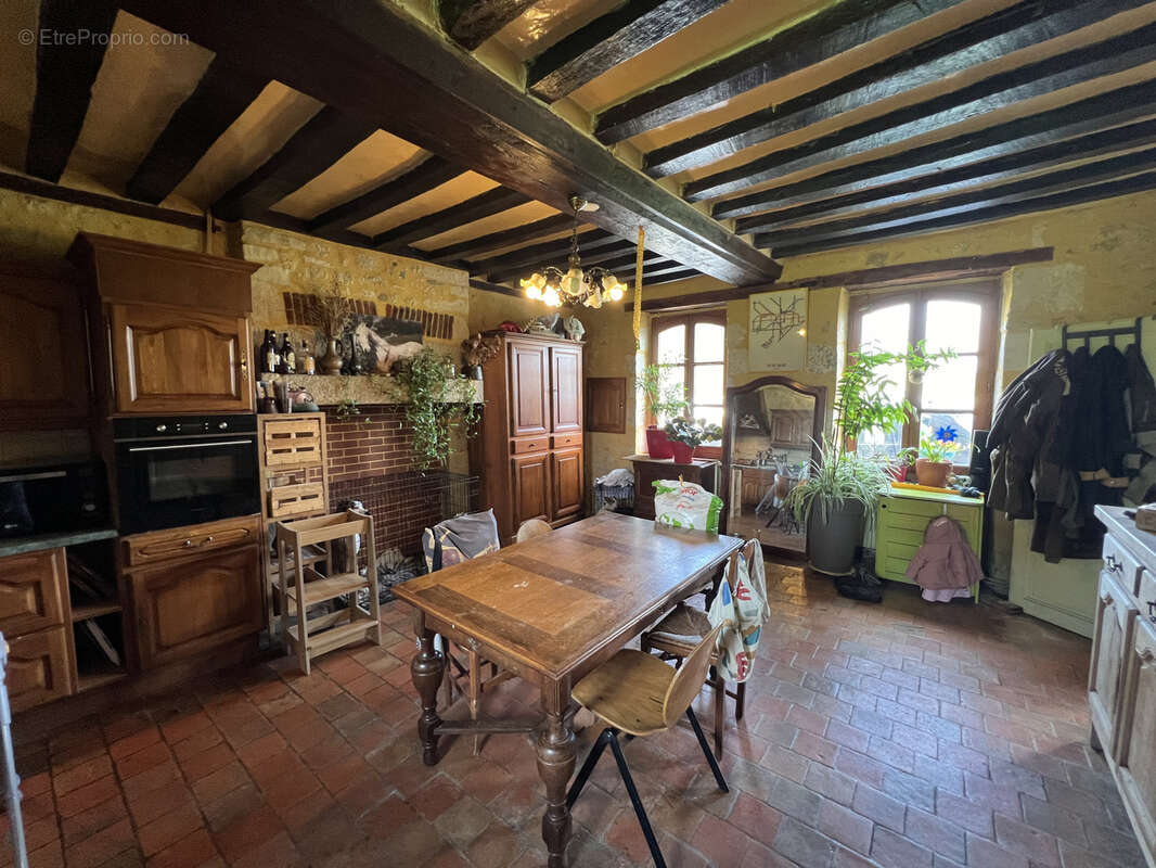 Maison à VILLAINES-LA-CARELLE