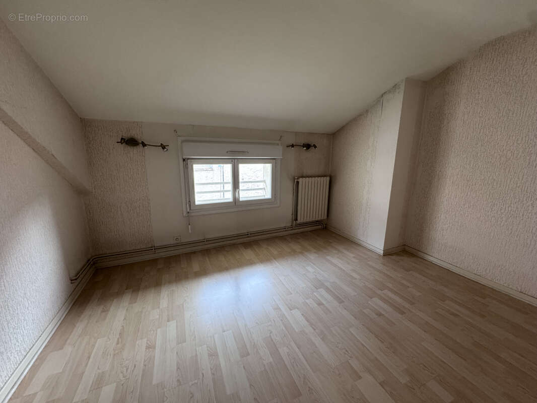 Appartement à FUMEL