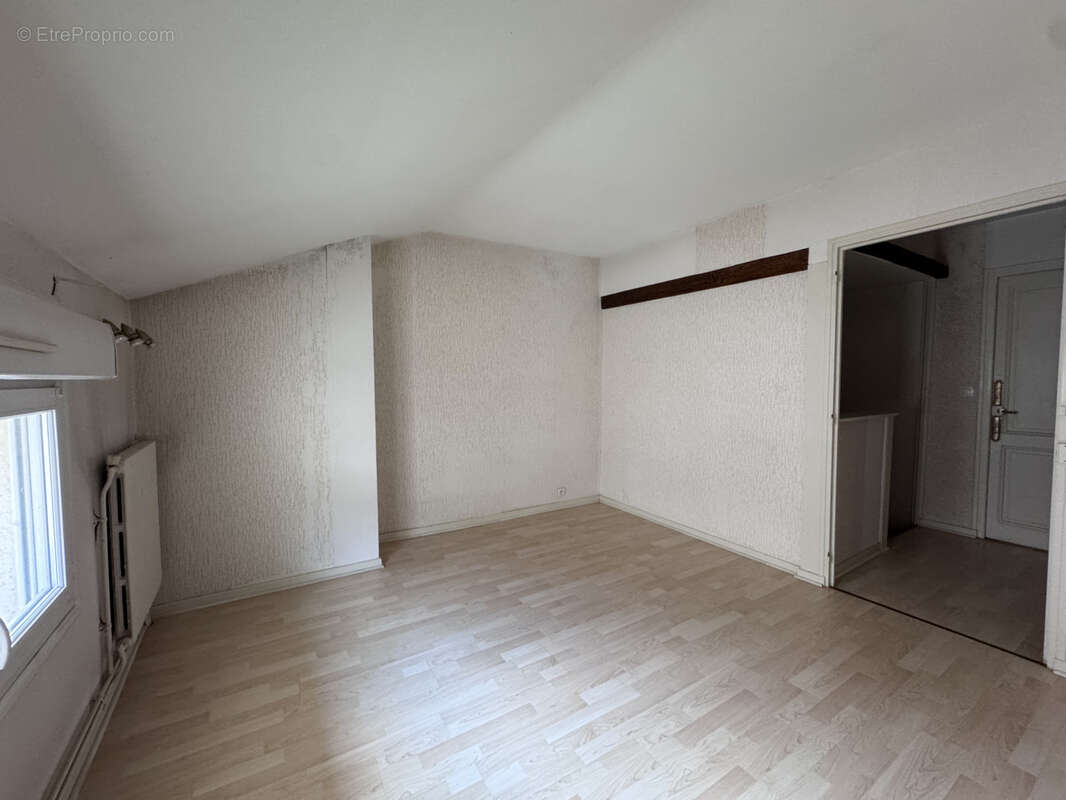 Appartement à FUMEL