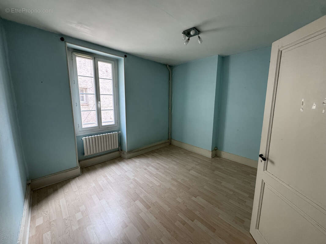 Appartement à FUMEL