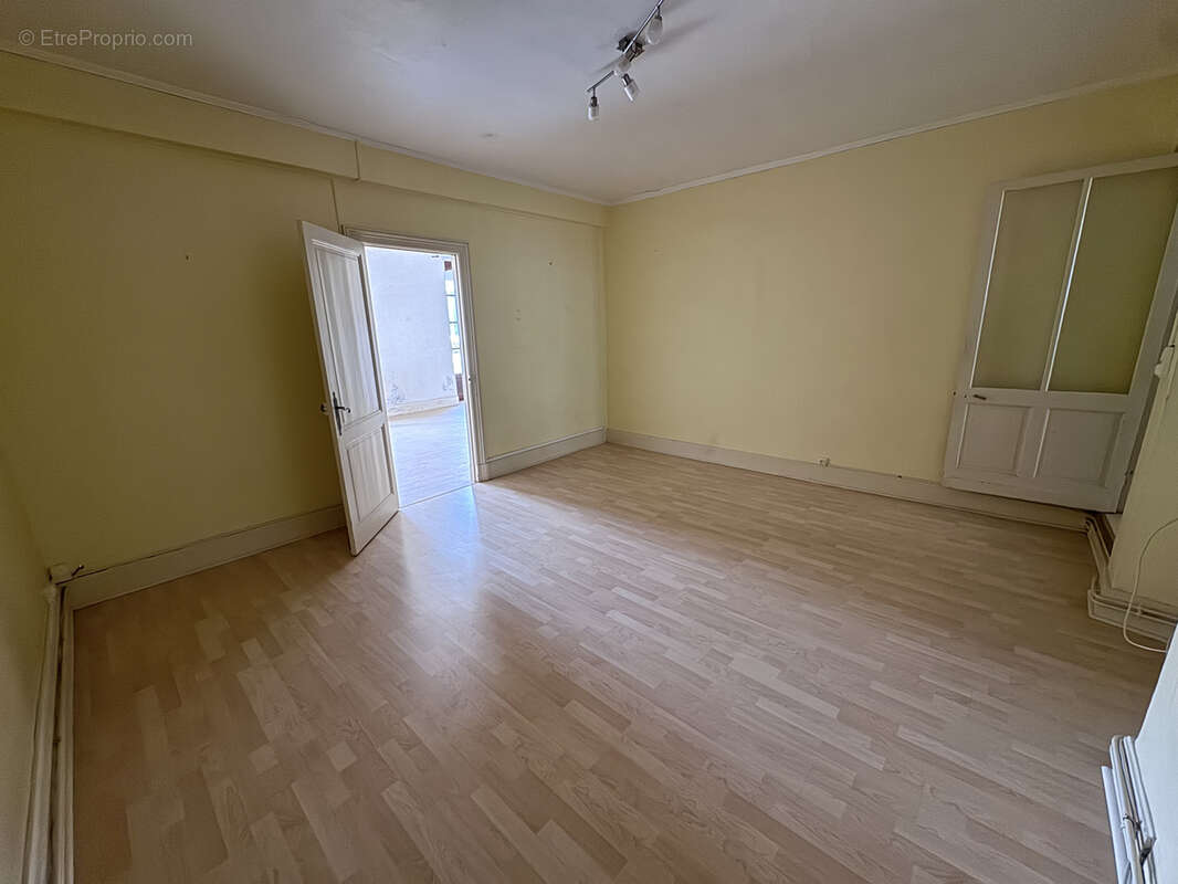 Appartement à FUMEL