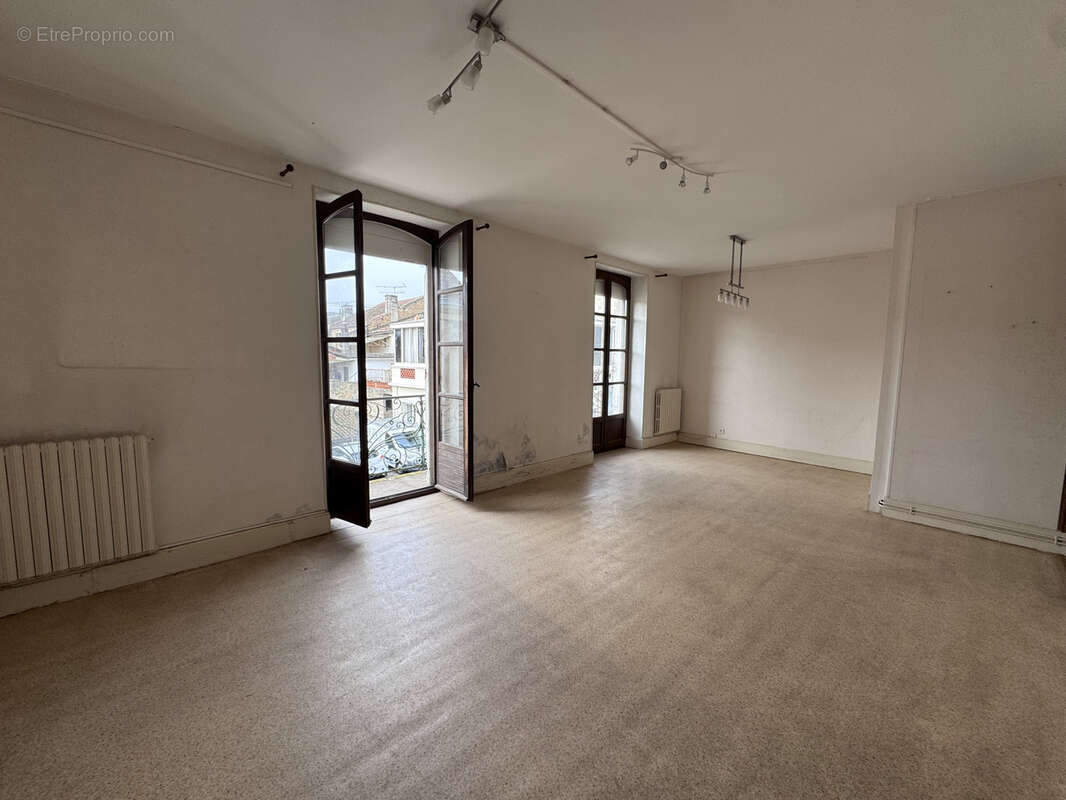 Appartement à FUMEL