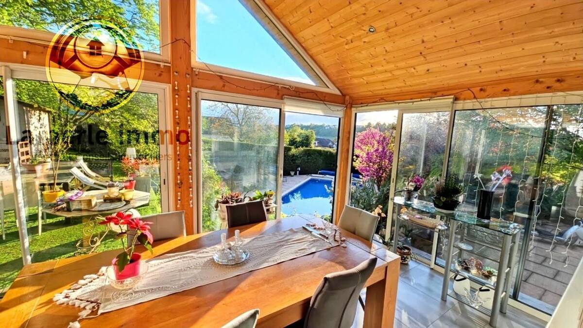 Maison à CHAMPVANS-LES-MOULINS