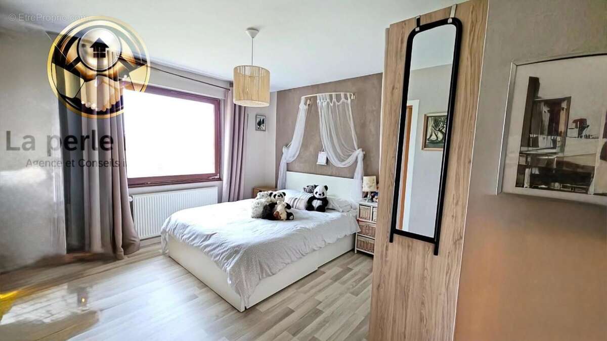 Maison à CHAMPVANS-LES-MOULINS