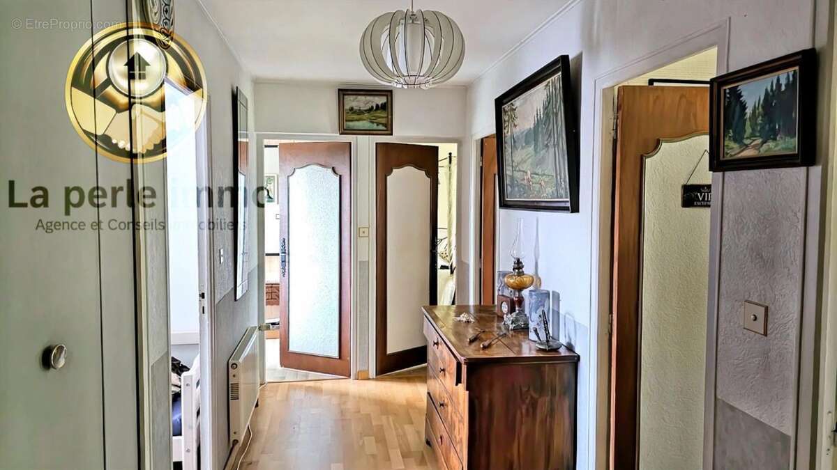 Maison à CHAMPVANS-LES-MOULINS