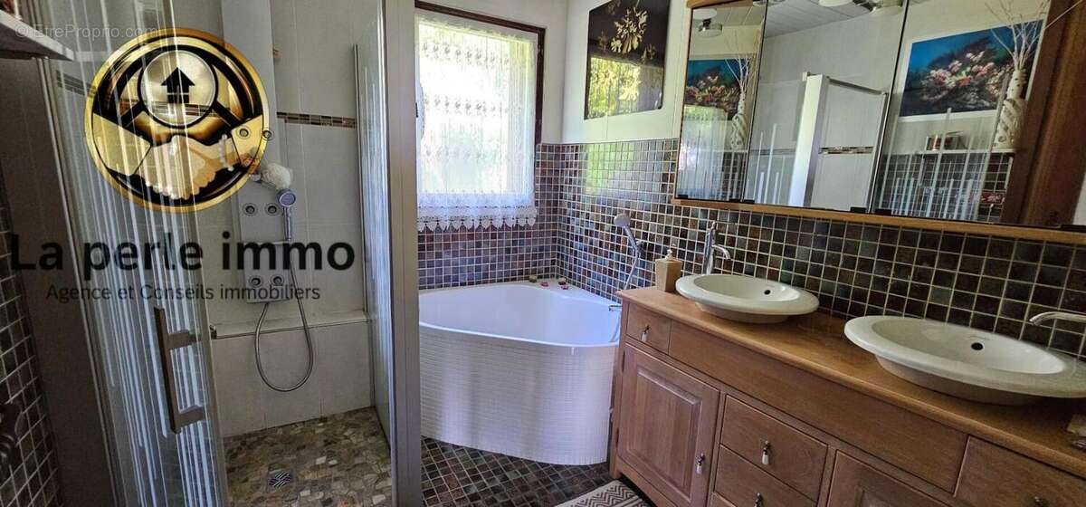 Maison à CHAMPVANS-LES-MOULINS