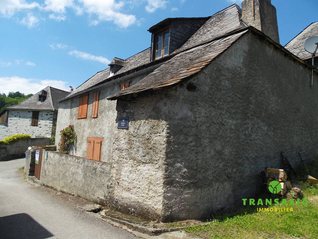 Vue depuis la rue - Maison à BUZAN