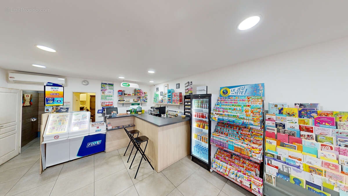 Commerce à PEYROLLES-EN-PROVENCE