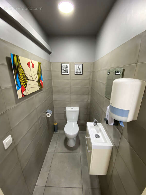 Commerce à PEYROLLES-EN-PROVENCE