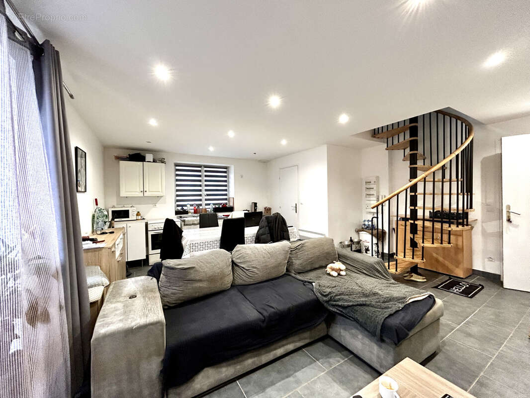 Maison à LA CELLE-SUR-MORIN