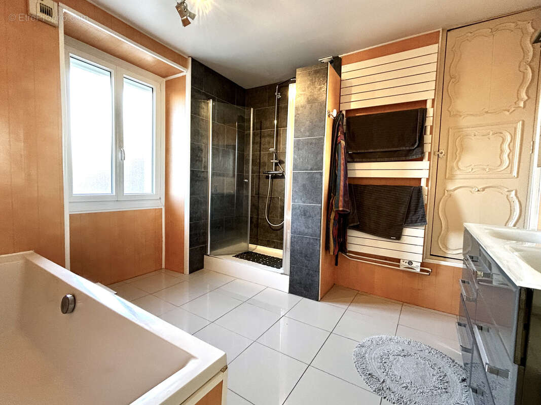 Maison à LA CELLE-SUR-MORIN