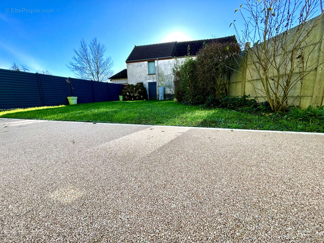 Maison à LA CELLE-SUR-MORIN