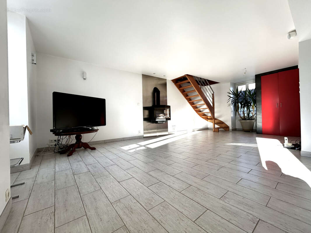 Maison à LA CELLE-SUR-MORIN