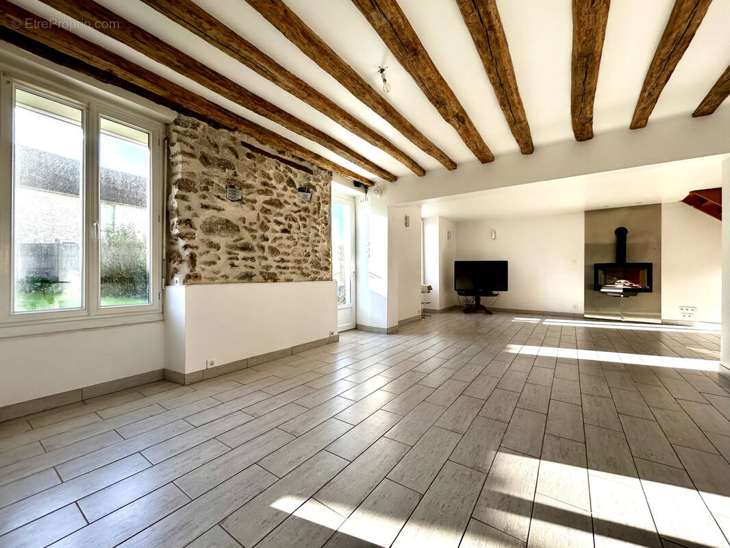 Maison à LA CELLE-SUR-MORIN