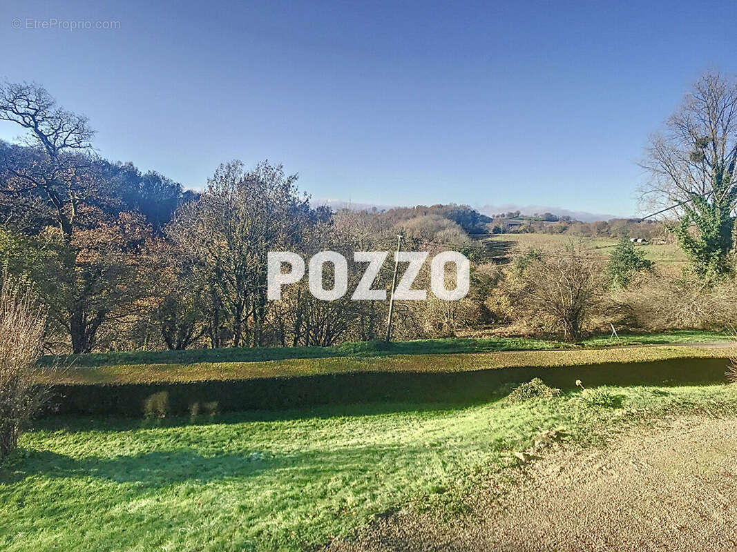 Maison à PERRIERS-EN-BEAUFICEL