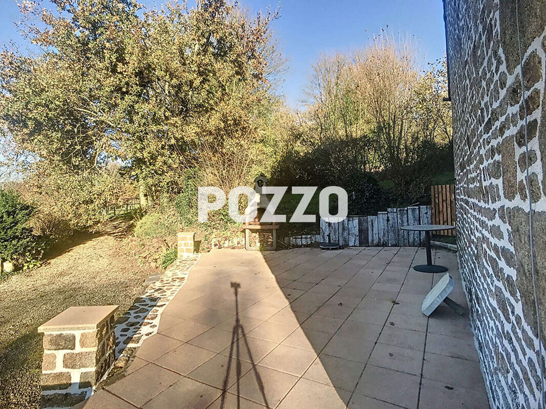 Maison à PERRIERS-EN-BEAUFICEL