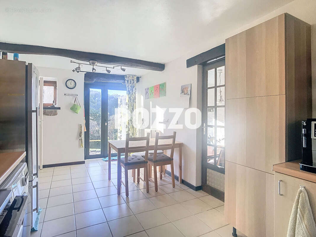 Maison à PERRIERS-EN-BEAUFICEL