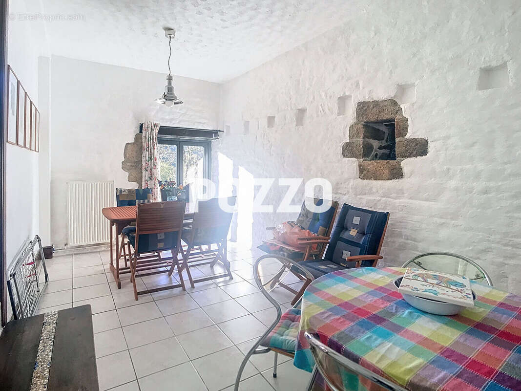 Maison à PERRIERS-EN-BEAUFICEL