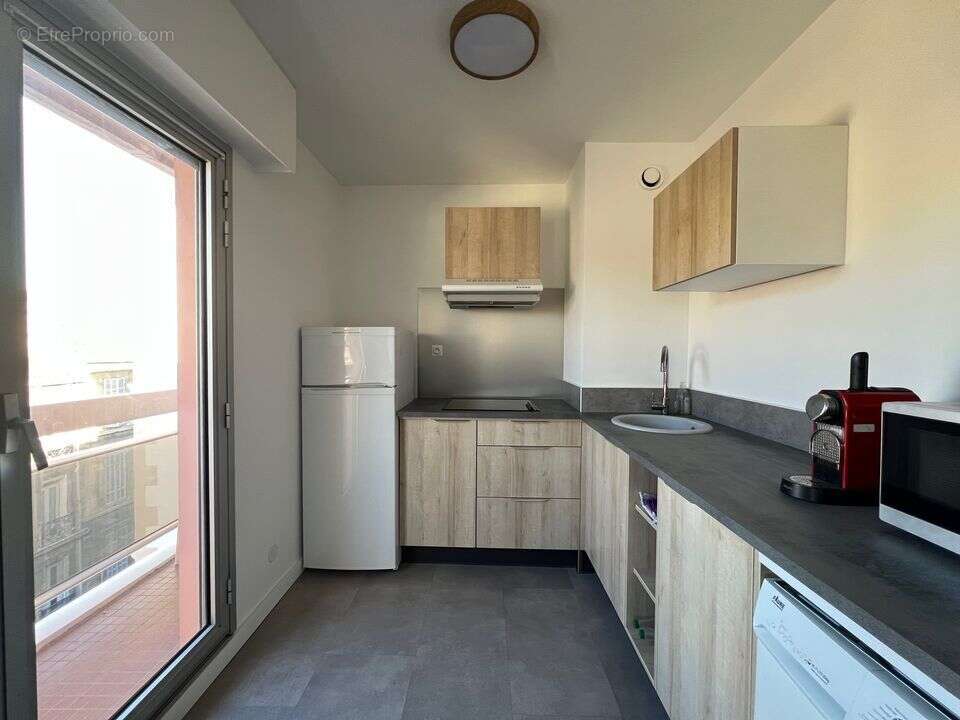 clairimmo T2 appartement 5 avenues dernier étage cuisine - Appartement à MARSEILLE-4E