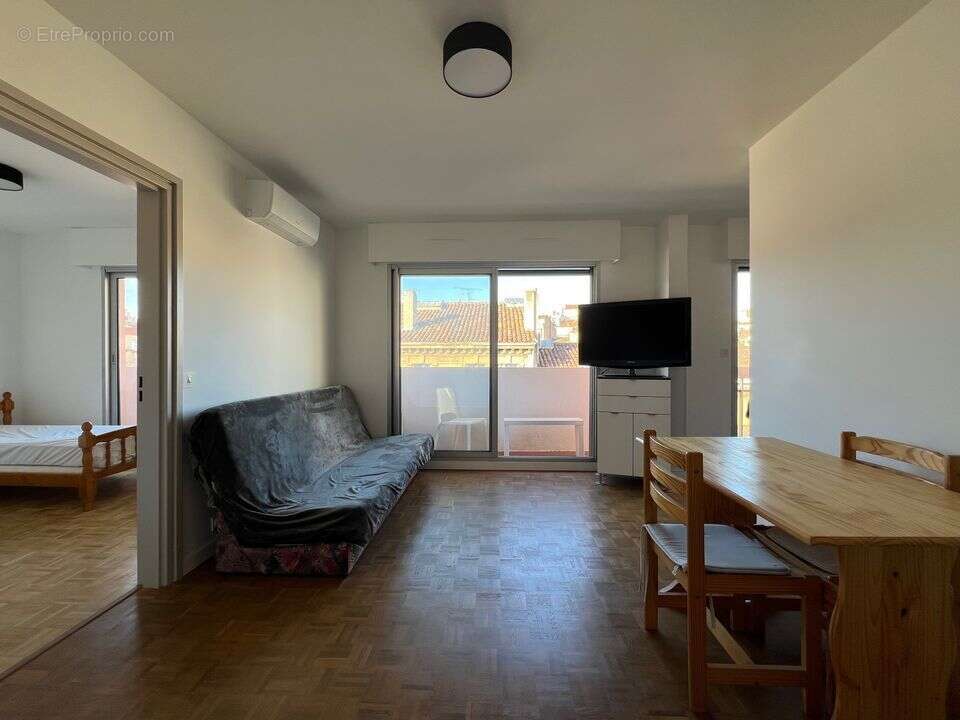 Appartement à MARSEILLE-4E
