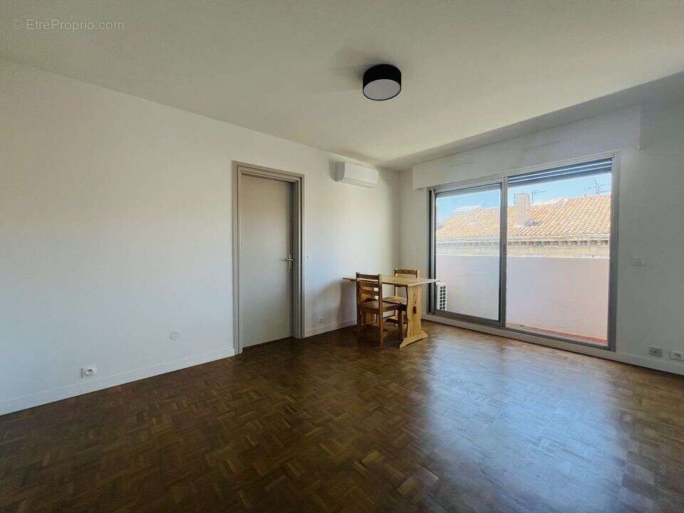 Appartement à MARSEILLE-4E