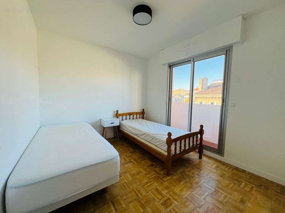 Appartement à MARSEILLE-4E